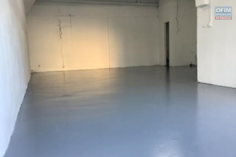 A louer local au centre ville du Port