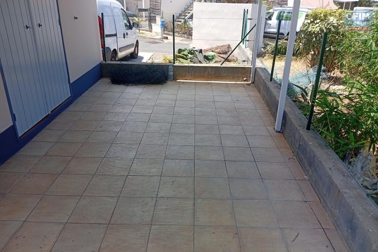 A LOUER APPARTEMENT F2 DUPLEX EN REZ DE JARDIN DE 53 M2 DE SURFACE A LA SALINE LES BAINS