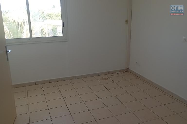 A LOUER APPARTEMENT F2 DUPLEX EN REZ DE JARDIN DE 53 M2 DE SURFACE A LA SALINE LES BAINS