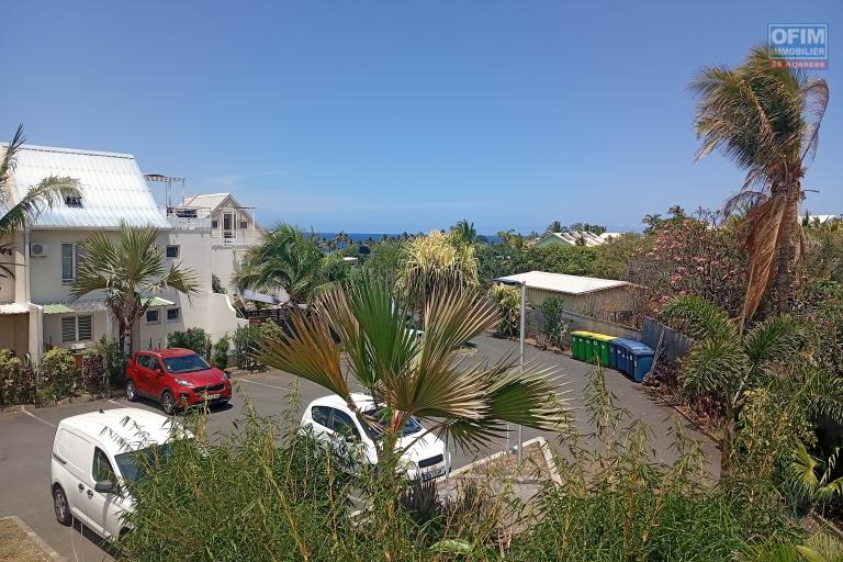 A LOUER APPARTEMENT F2 DUPLEX EN REZ DE JARDIN DE 53 M2 DE SURFACE A LA SALINE LES BAINS