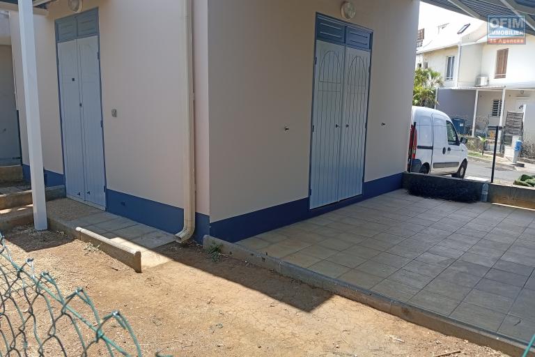 A LOUER APPARTEMENT F2 DUPLEX EN REZ DE JARDIN DE 53 M2 DE SURFACE A LA SALINE LES BAINS