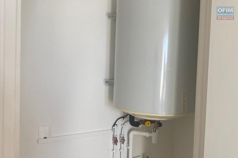 A vendre ce bel appartement de type F2 de 46,80m2 habitable sur la résidence PASSERELLE à Sainte Clotilde.