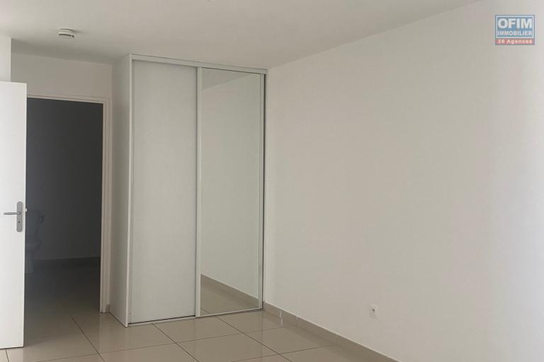 A vendre ce bel appartement de type F2 de 46,80m2 habitable sur la résidence PASSERELLE à Sainte Clotilde.