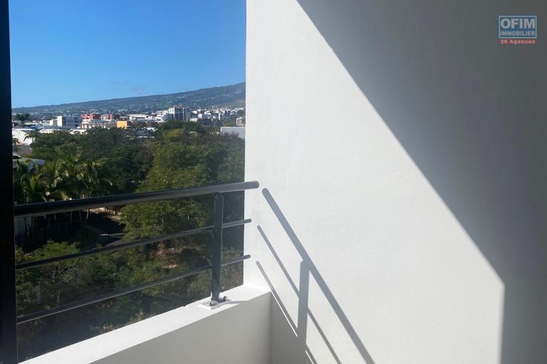 A vendre ce bel appartement de type F2 de 46,80m2 habitable sur la résidence PASSERELLE à Sainte Clotilde.