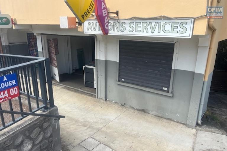 A louer local commercial centre ville des AVIRONS