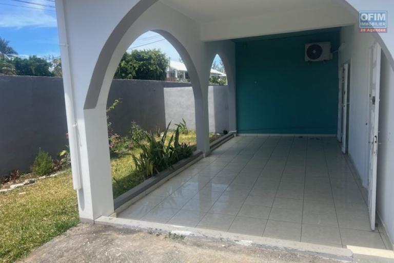 A louer villa F4 mitoyenne sur ETANG SALE LES BAINS.