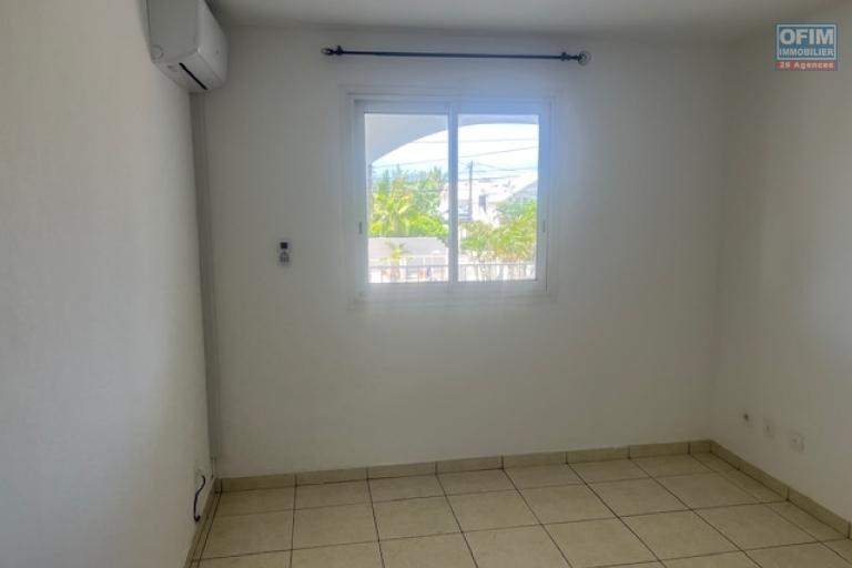 A louer villa F4 mitoyenne sur ETANG SALE LES BAINS.