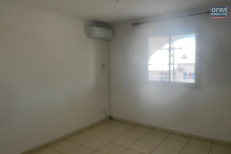 A louer villa F4 mitoyenne sur ETANG SALE LES BAINS.