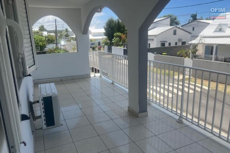 A louer villa F4 mitoyenne sur ETANG SALE LES BAINS.