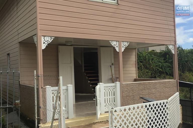 PETITE MAISON AVEC 2 CHAMBRES, JARDIN