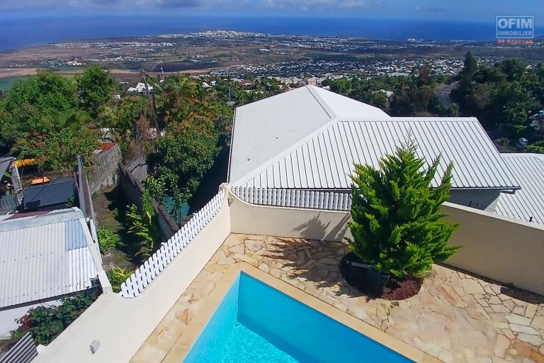 A VENDRE un ensemble de 2 appartements de type F3 avec PISCINE, JACUZZI et VUE MER à SAINT-PAUL