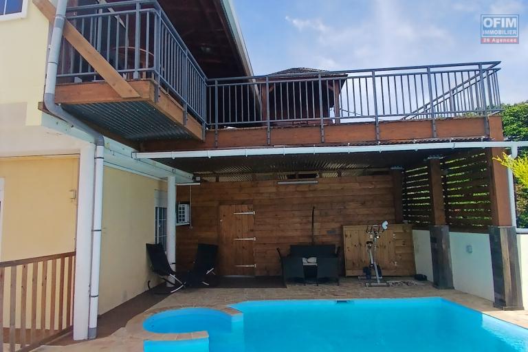 A VENDRE un ensemble de 2 appartements de type F3 avec PISCINE, JACUZZI et VUE MER à SAINT-PAUL