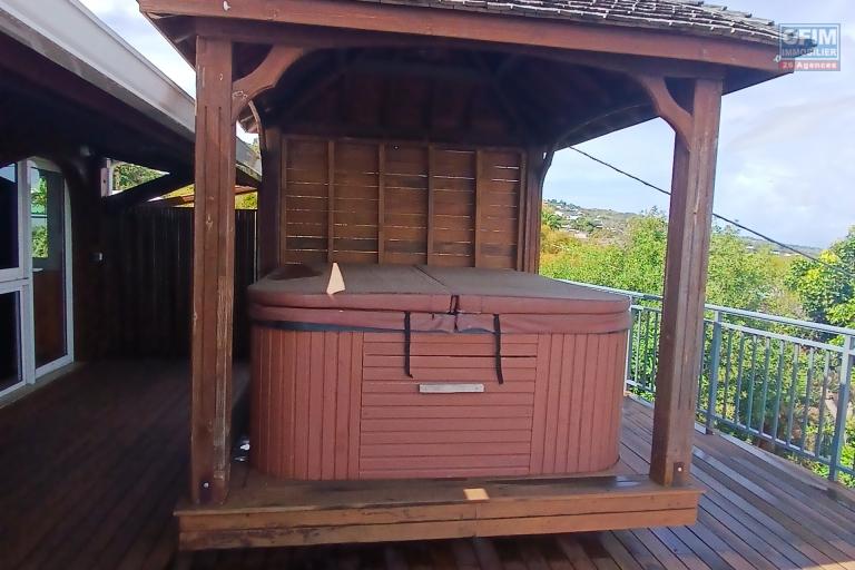 A VENDRE un ensemble de 2 appartements de type F3 avec PISCINE, JACUZZI et VUE MER à SAINT-PAUL