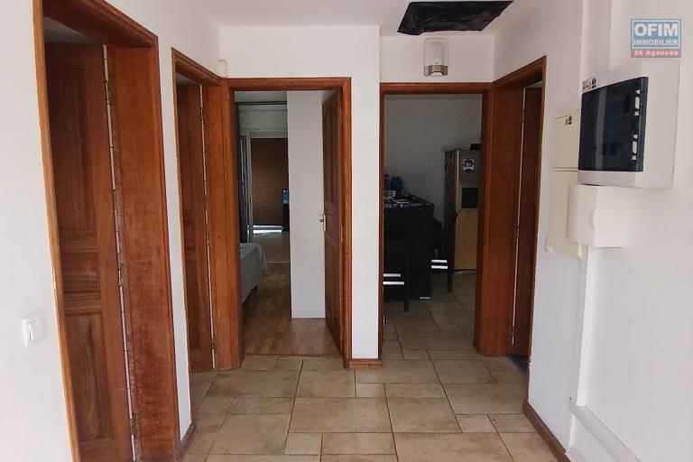 A VENDRE un ensemble de 2 appartements de type F3 avec PISCINE, JACUZZI et VUE MER à SAINT-PAUL