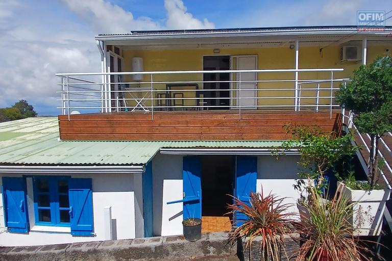 A VENDRE un ensemble de 2 appartements de type F3 avec PISCINE, JACUZZI et VUE MER à SAINT-PAUL