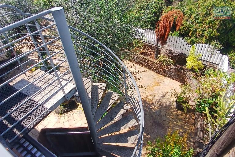 A VENDRE un ensemble de 2 appartements de type F3 avec PISCINE, JACUZZI et VUE MER à SAINT-PAUL