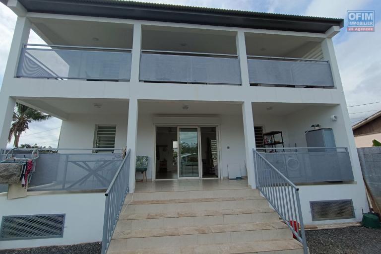 Villa T2/3 neuve en Duplex de 84 m² bâtie en 2025 sur un terrain 342 m² – Vue mer – Ravine des Cabris
