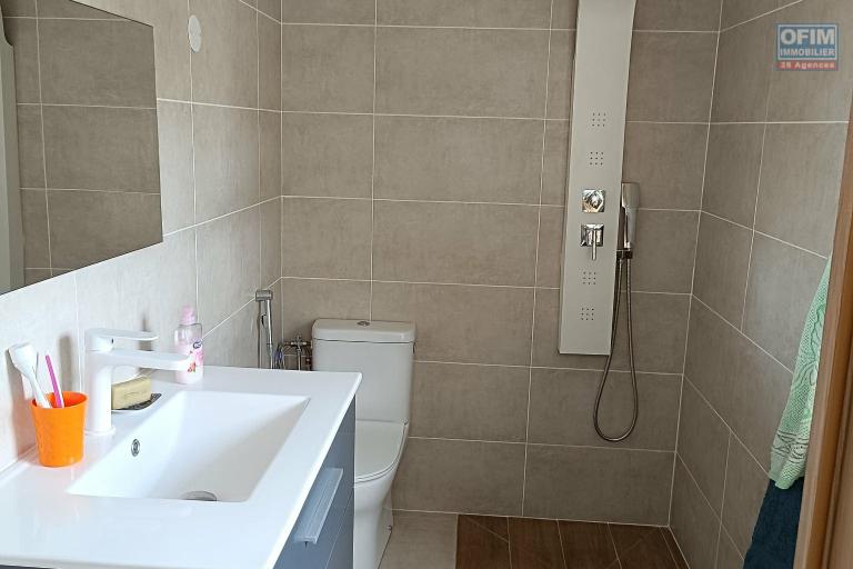 Villa T2/3 neuve en Duplex de 84 m² bâtie en 2025 sur un terrain 342 m² – Vue mer – Ravine des Cabris