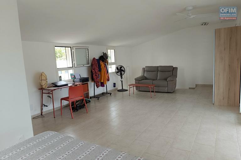 Villa T2/3 neuve en Duplex de 84 m² bâtie en 2025 sur un terrain 342 m² – Vue mer – Ravine des Cabris