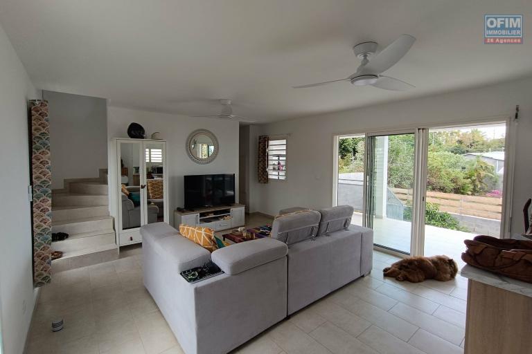 Villa T2/3 neuve en Duplex de 84 m² bâtie en 2025 sur un terrain 342 m² – Vue mer – Ravine des Cabris