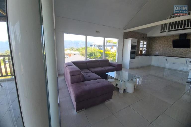 A louer magnifique appartement F4 MEUBLE avec jardinet  la Plaine des Cafres 21 éme Km