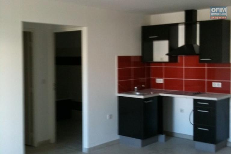 A LOUER STUDIO AVEC JARDIN DANS LA RESIDENCE COQUELICOTS