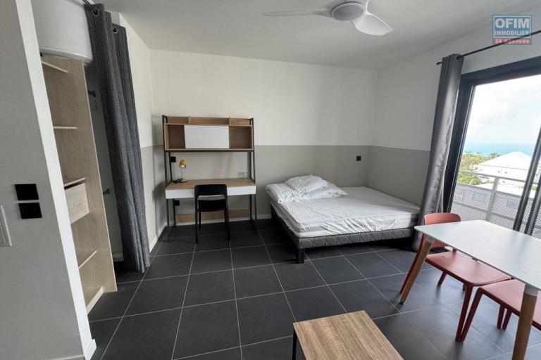 A louer magnifique studio neuf haut de gamme MEUBLE ET EQUIPE pour étudiant le Tampon centre ville