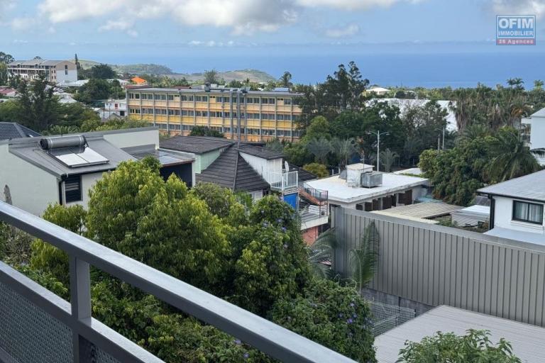 A louer magnifique studio neuf haut de gamme MEUBLE ET EQUIPE pour étudiant le Tampon centre ville
