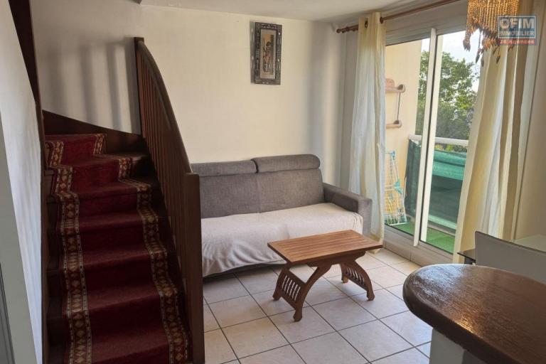 A louer joli appartement de type F2 MEUBLE duplex au Tampon proche centre ville