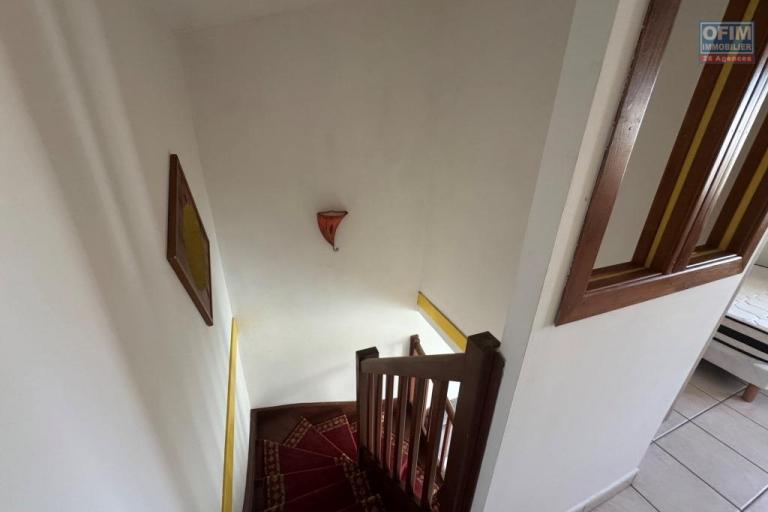 A louer joli appartement de type F2 MEUBLE duplex au Tampon proche centre ville