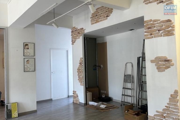 Local commercial 63m2 plein centre ville Saint-Pierre