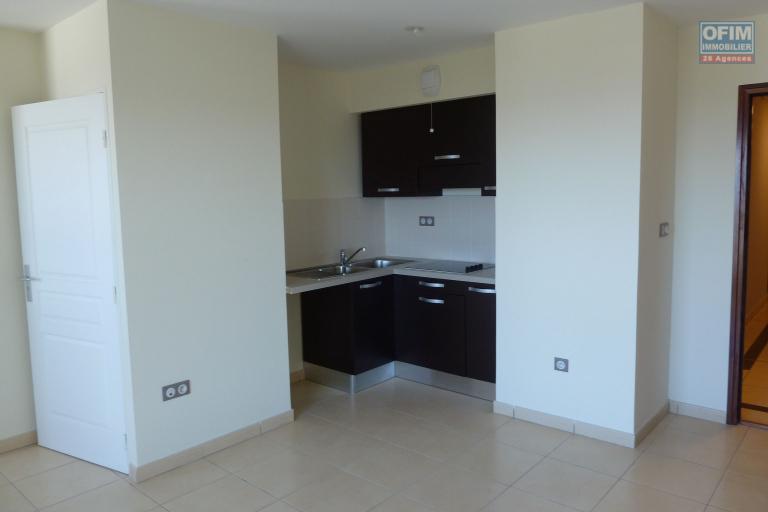 A louer grand T1 bis à STE CLOTILDE residence Lobellia