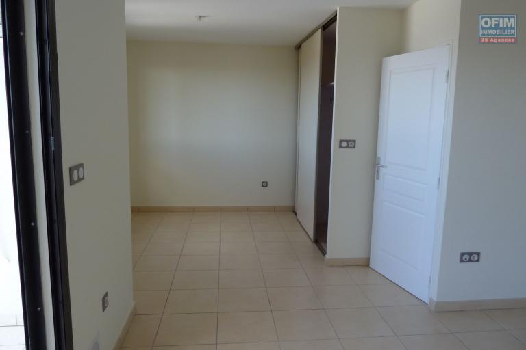 A louer grand T1 bis à STE CLOTILDE residence Lobellia