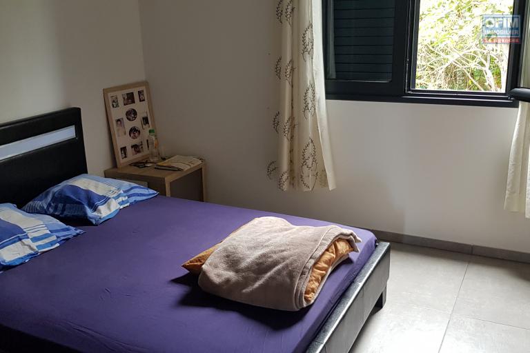 A louer villa mitoyenne de ville de type F4 avec garage dans une résidence sécurisée proche lycée des AVIRONS