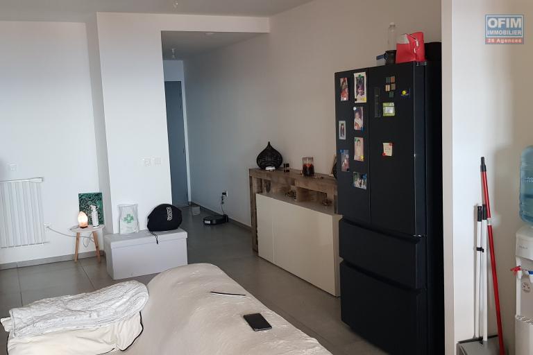 A louer villa mitoyenne de ville de type F4 avec garage dans une résidence sécurisée proche lycée des AVIRONS