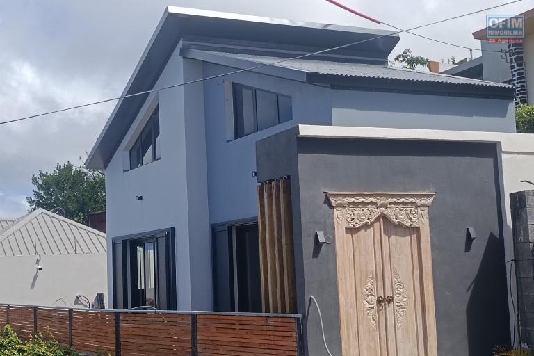 A louer &agrave; Piton Saint Leu villa F3 neuve  en duplex avec vue mer