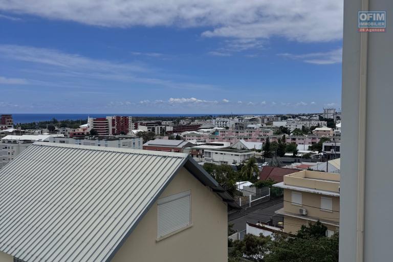 A louer très bel appartement sur la résidence ETOILE DE MER à Sainte Clotilde.