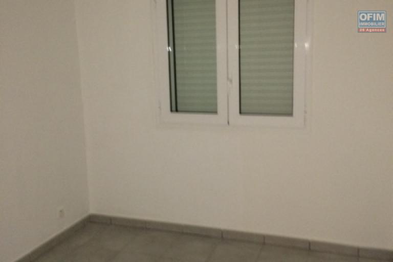 A vendre T2 en RDJ dans la residence Clipperton plein centre de La Montagne,