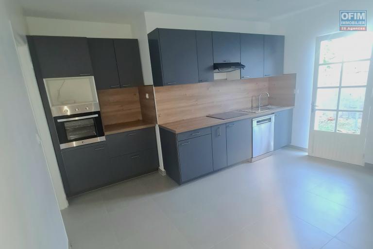 GRANDE MAISON ENTIEREMENT RÉNOVÉE 3 CHAMBRES, CUSINE NEUVE, JARDIN CLOTURÉ