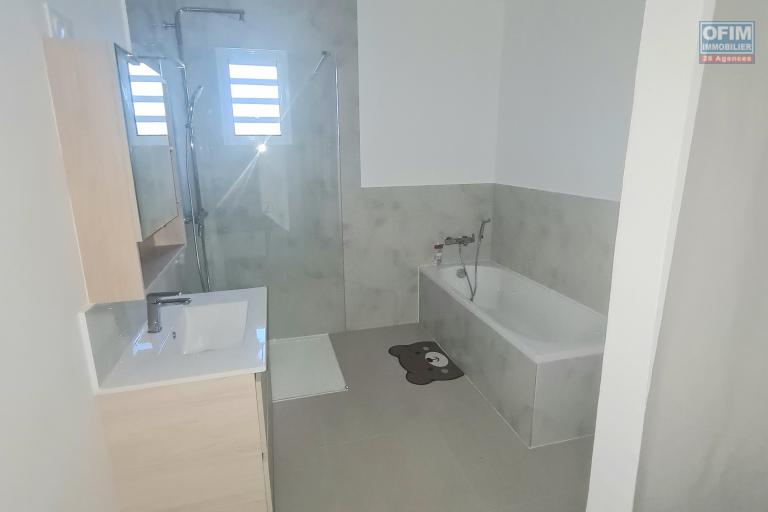 GRANDE MAISON ENTIEREMENT RÉNOVÉE 3 CHAMBRES, CUSINE NEUVE, JARDIN CLOTURÉ