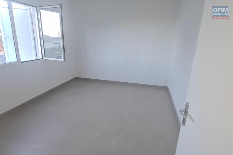 GRANDE MAISON ENTIEREMENT RÉNOVÉE 3 CHAMBRES, CUSINE NEUVE, JARDIN CLOTURÉ