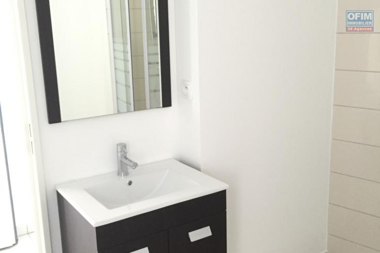 A louer ce charmant appartement de type F2 d'une surface de 45,18m2 sur la résidence ALBATROS à Sainte Clotilde.