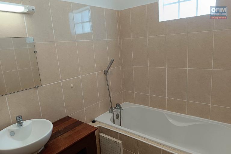 Charmante Villa 3 chambres climatisée Résidence Le Pierrefond Ravine des Cabris - Salle d'eau RDC