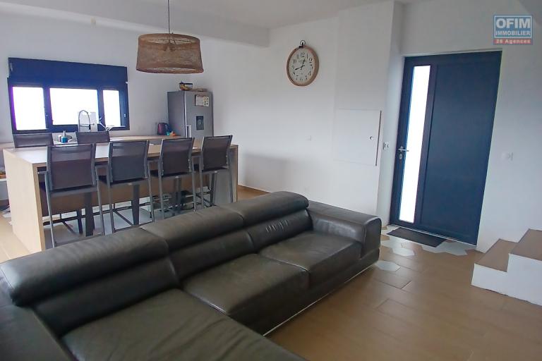 A LOUER Maison neuve NON MEUBLEE de type F4 à Trois Bassins