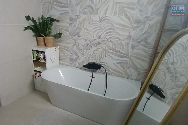 A LOUER Maison neuve NON MEUBLEE de type F4 à Trois Bassins