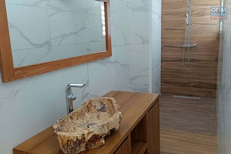A vendre charmante villa 2 chambres entièrement rénovée à L' Entre deux
