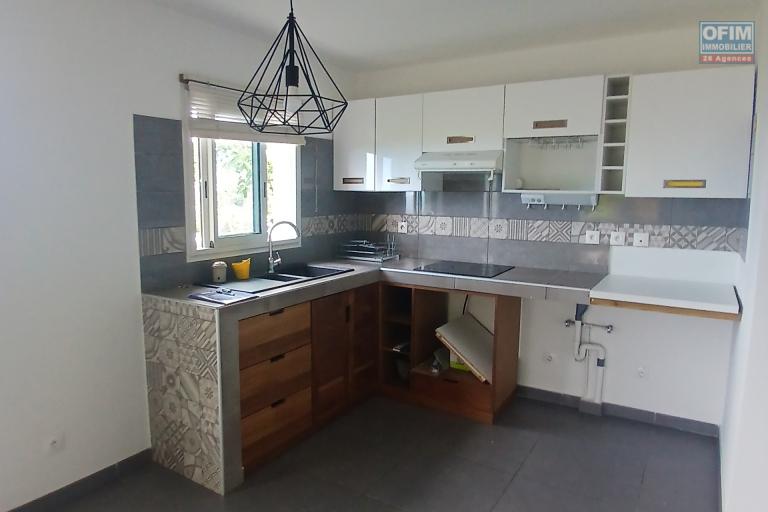 A LOUER Jolie maison à étage de type F4 sur Saint-Gilles Les Hauts