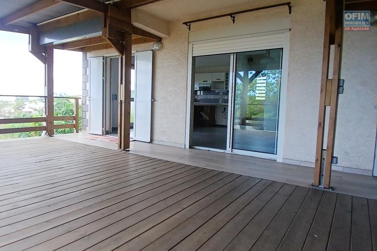 A LOUER Jolie maison à étage de type F4 sur Saint-Gilles Les Hauts