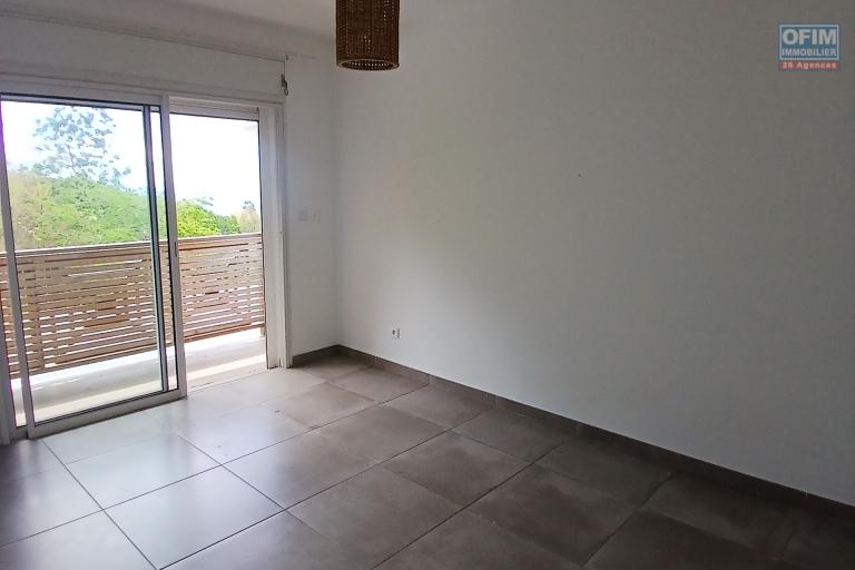 A LOUER Jolie maison à étage de type F4 sur Saint-Gilles Les Hauts