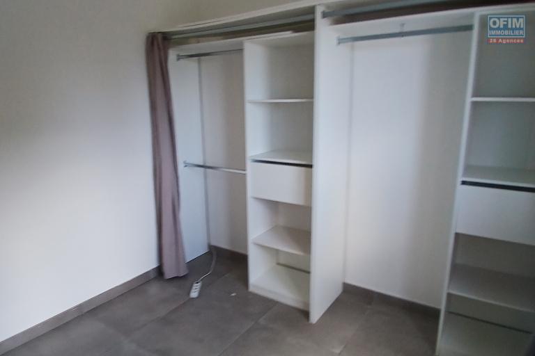 A LOUER Jolie maison à étage de type F4 sur Saint-Gilles Les Hauts